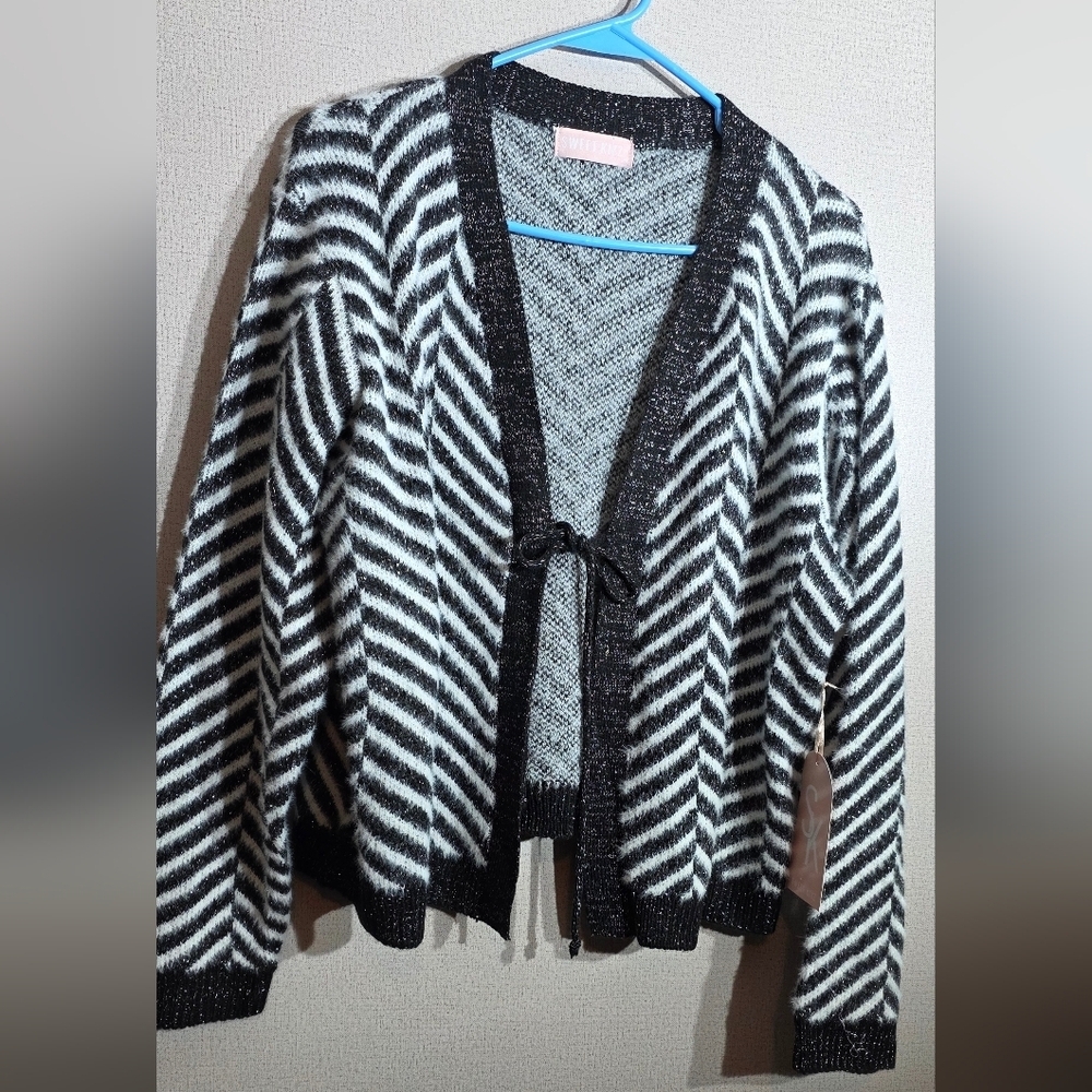 Chic Black and White Striped Women's Cardigan - Picture 2 of 5
